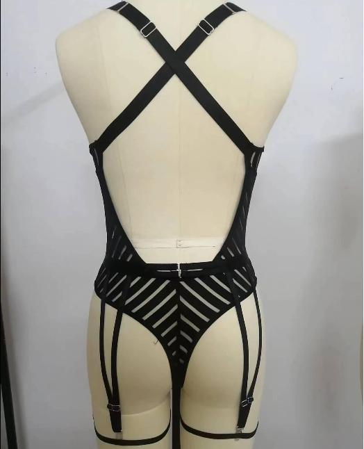 Sutiã estilo harness com tiras cruzadas e decote profundo em V – Moda praia ousada