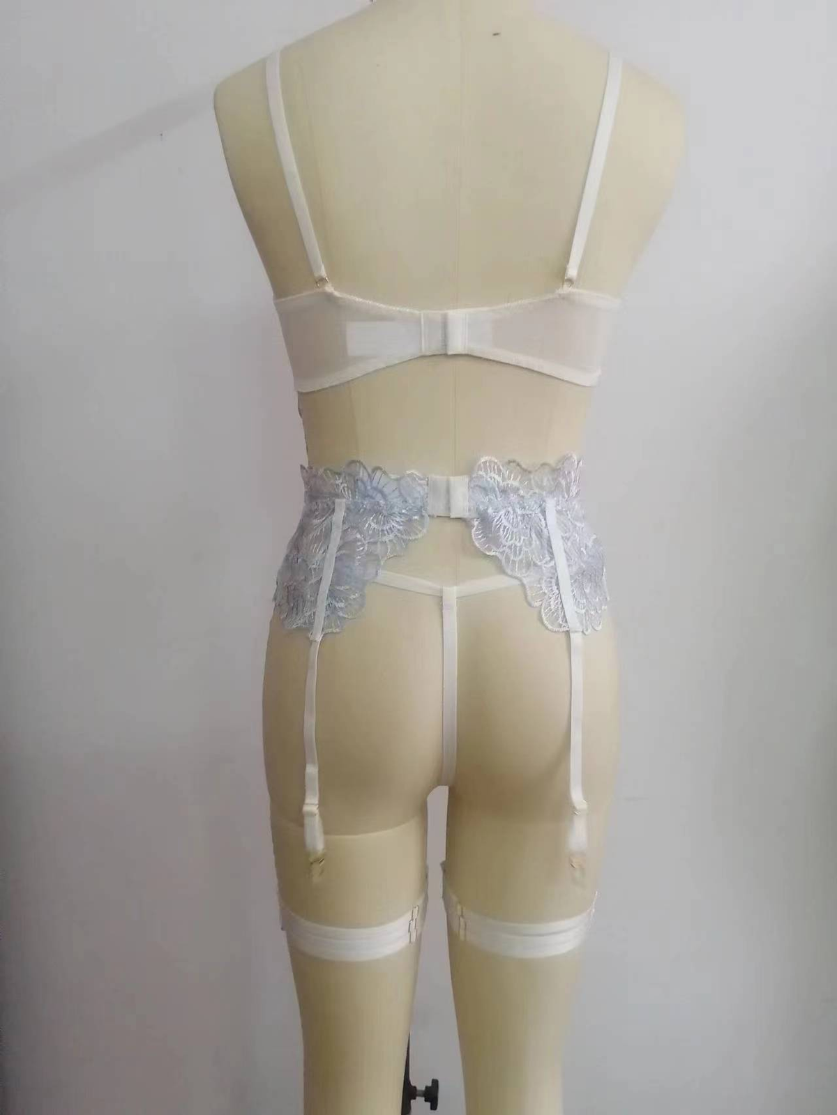 Conjunto de Lingerie Feminina: Sutiã Push-Up de Renda e Tule com Calcinha Fio-Dental