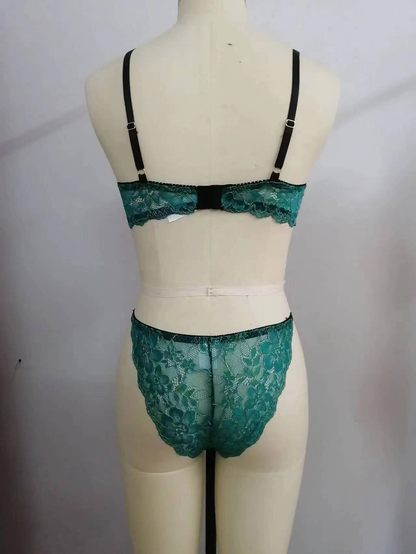 Conjuntos de Lingerie Plus Size Feminina – Conjunto Sensual de 2 Peças com Sutiã e Calcinha de Renda Floral e Detalhe Cruzado
