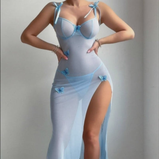 Conjunto de lingerie de 2 peças azul-bebê com vestido de tela e fenda, detalhe de laço e calcinha fio-dental